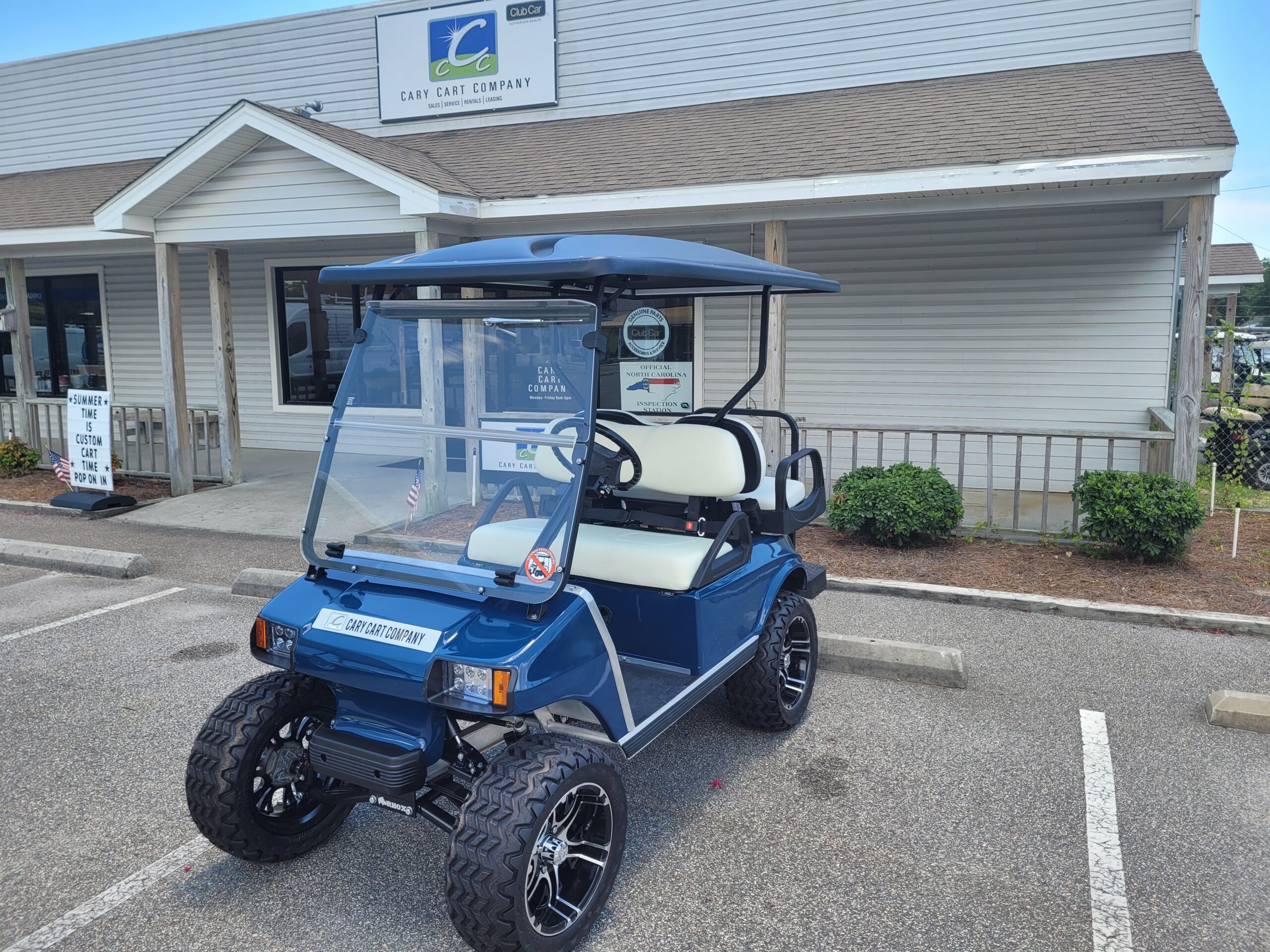 Club Car DS Lifted Navy 4 Passenger