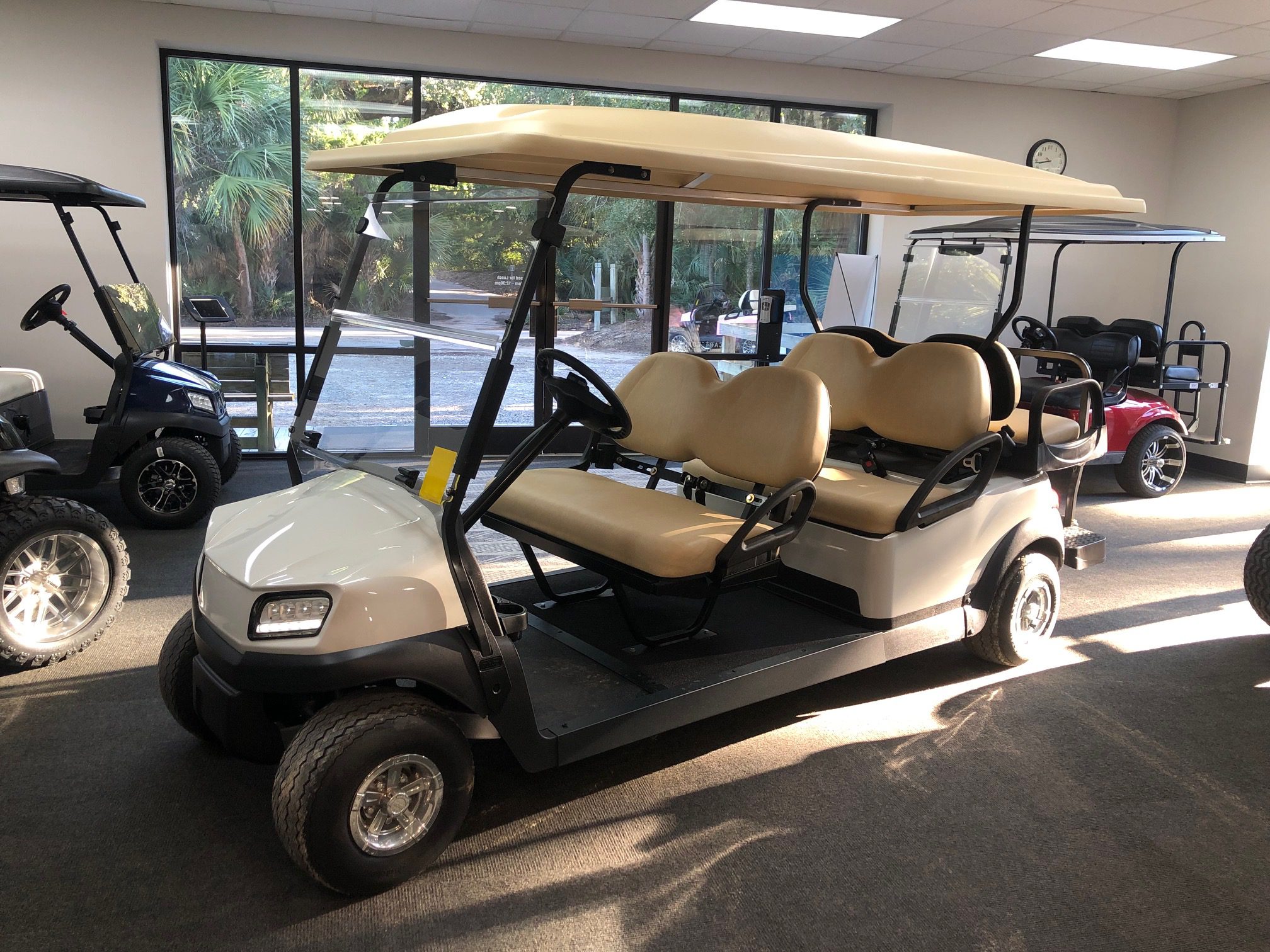 White Club Car Tempo