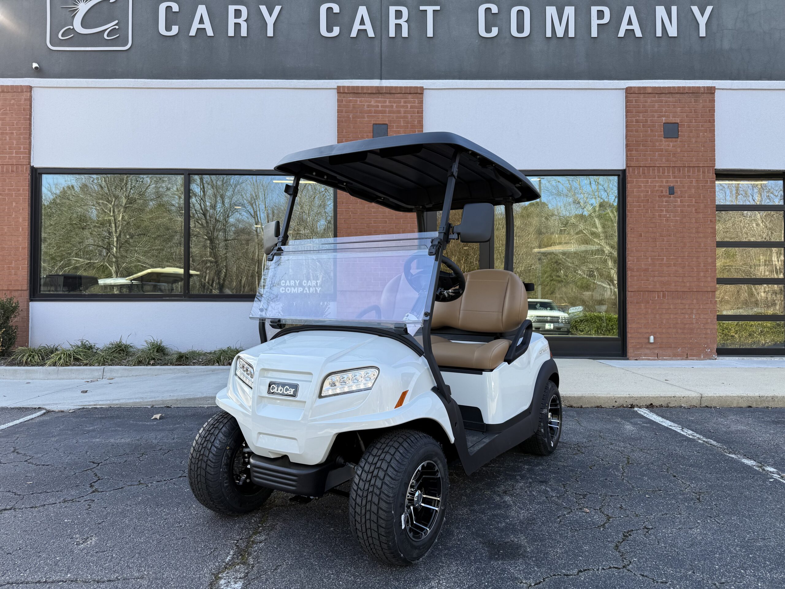 Metallic Glacier White Club Car Onward