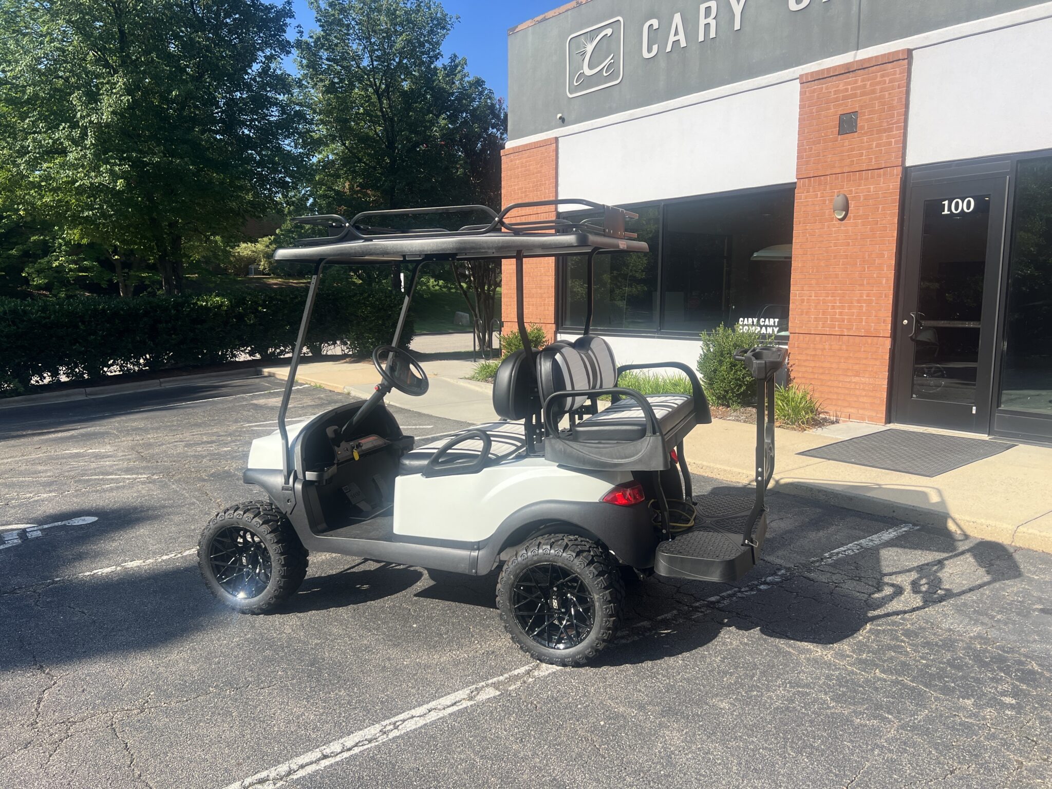 Tempo Lifted 4 Passenger