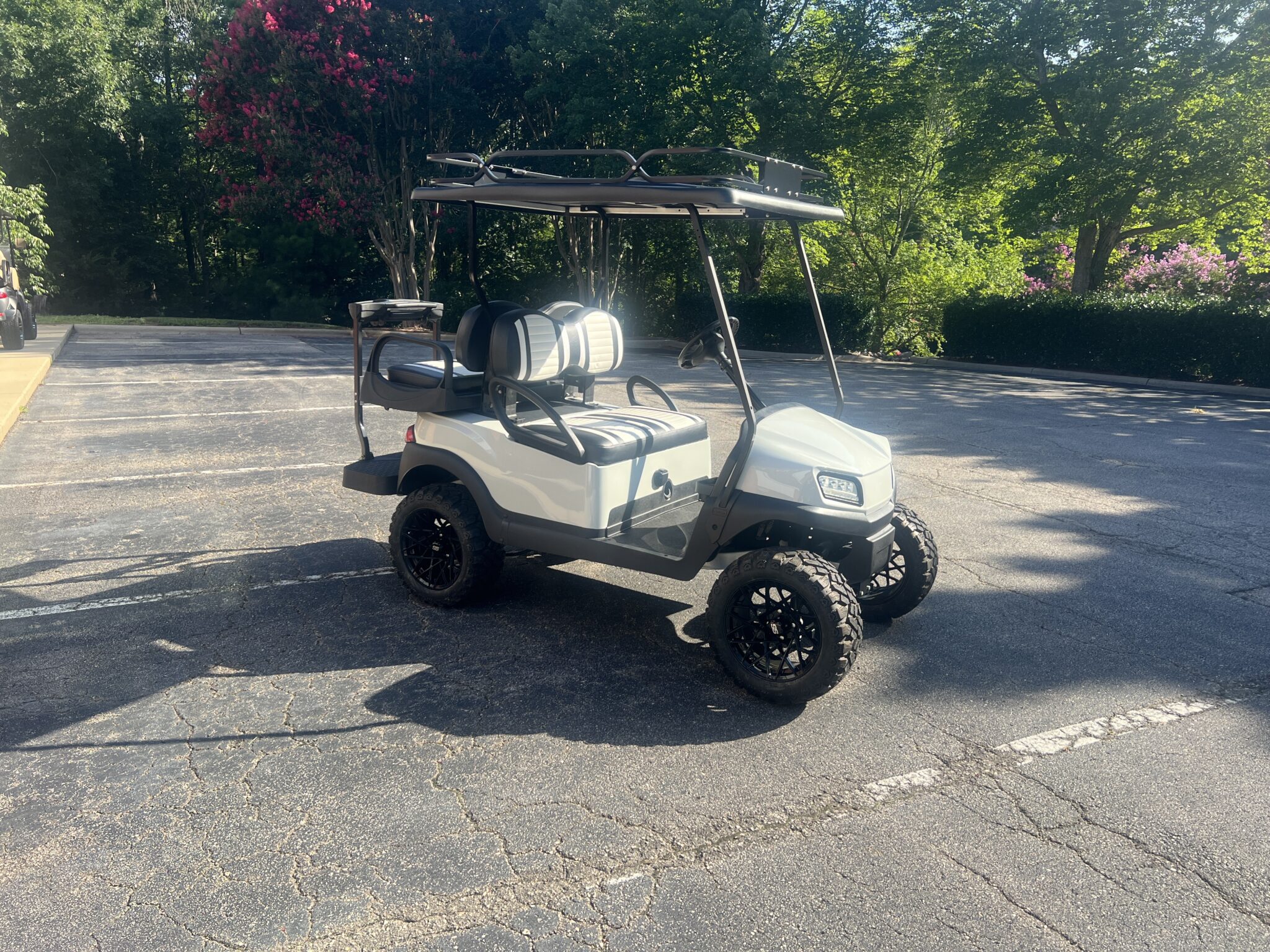 Tempo Lifted 4 Passenger