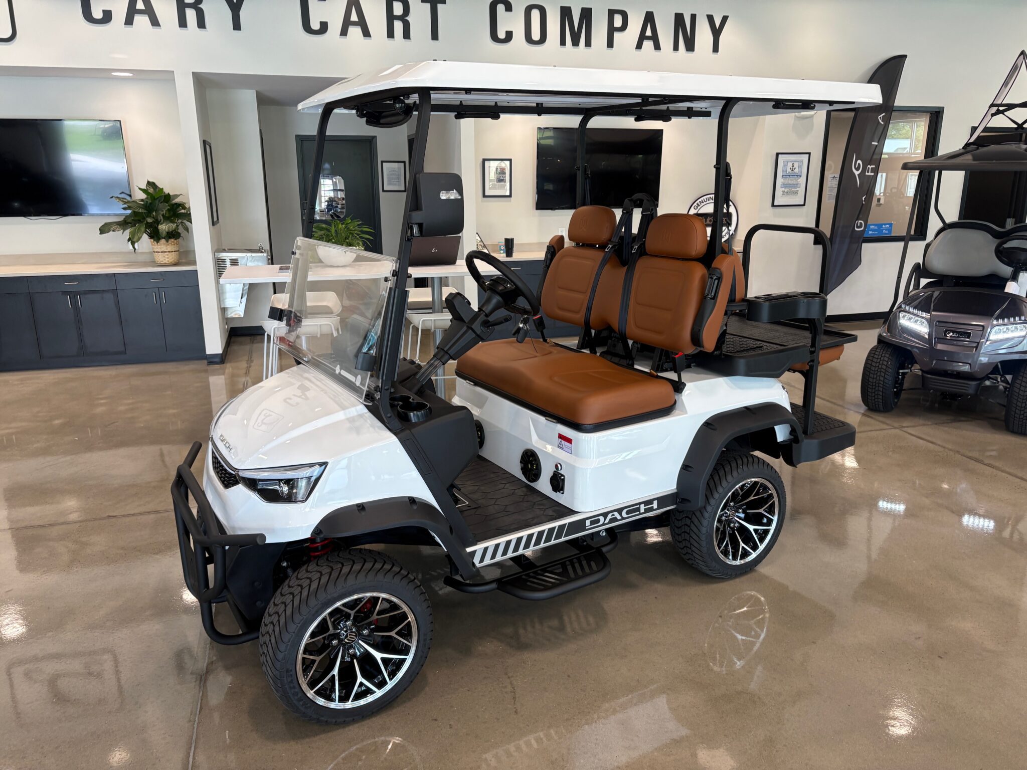 White Dach Falcon 2+2